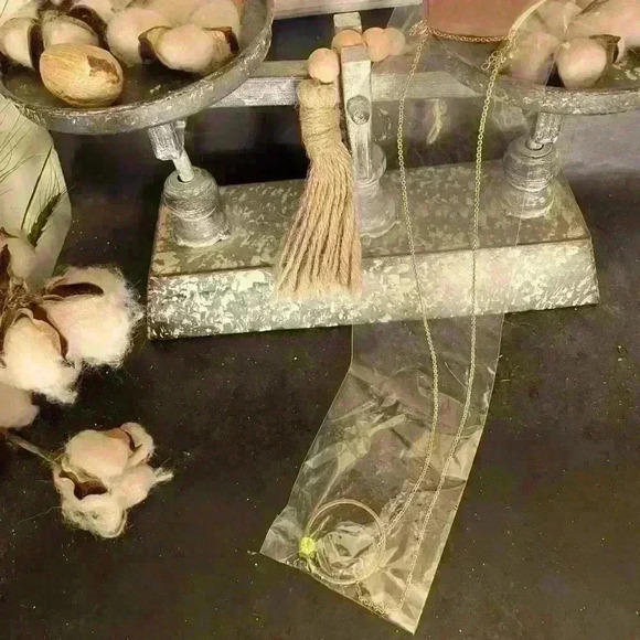 Crave 28 in Gold and Green Stone Necklace New - Picture 1 of 2